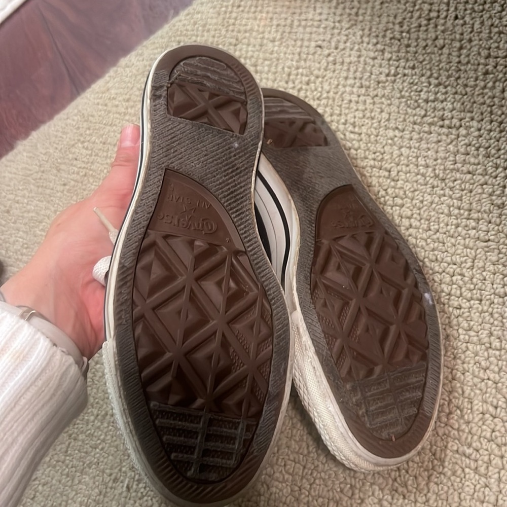 Black classic converse women’s 7, damaged toe - Picture 5 of 8